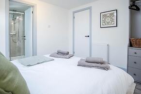 Sandy Steps - 1 Bedroom Apartment - Tenby