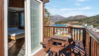 Geoje Come and Stay Pension