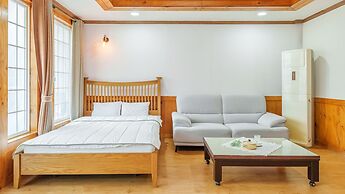 Geoje Come and Stay Pension