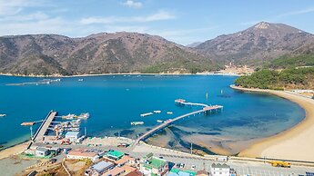 Geoje Come and Stay Pension