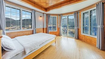 Geoje Come and Stay Pension