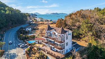 Geoje Come and Stay Pension
