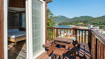 Geoje Come and Stay Pension