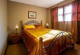 6 Bedrooms House w Hot Tub Deck Pool Table