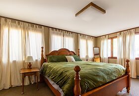 6 Bedrooms House w Hot Tub Deck Pool Table