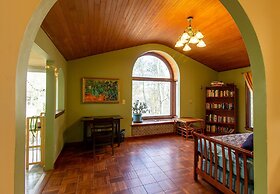 6 Bedrooms House w Hot Tub Deck Pool Table