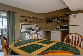 6 Bedrooms House w Hot Tub Deck Pool Table