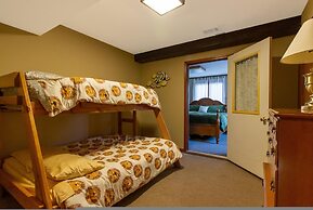 6 Bedrooms House w Hot Tub Deck Pool Table