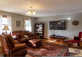 6 Bedrooms House w Hot Tub Deck Pool Table