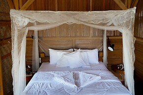 Six Degrees Off-Grid