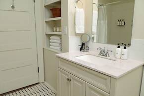 The Winona House - Boutique Hotel Near Downtown