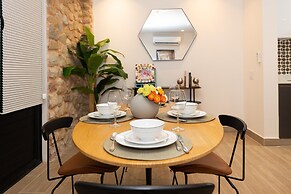 The Stylish Condo by Acomodo