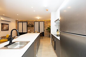 The Stylish Condo by Acomodo