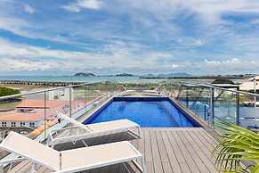 The Elegant Condo by Acomodo