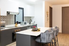 The Elegant Condo by Acomodo