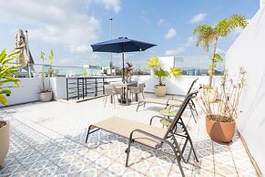 The Rooftop Condo by Acomodo