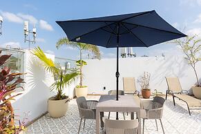 The Rooftop Condo by Acomodo