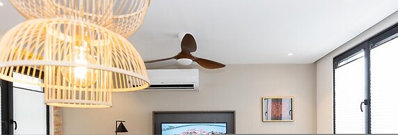 The Rooftop Condo by Acomodo
