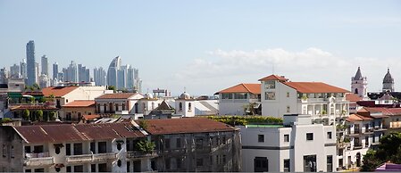 The Rooftop Condo by Acomodo