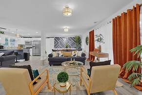 Lrg 5BR 5BA Home w 10 Beds Pool Hottb Gamerm2