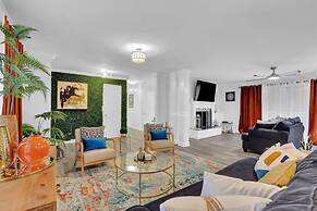 Lrg 5BR 5BA Home w 10 Beds Pool Hottb Gamerm2