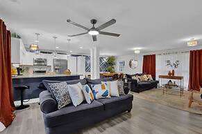 Lrg 5BR 5BA Home w 10 Beds Pool Hottb Gamerm2