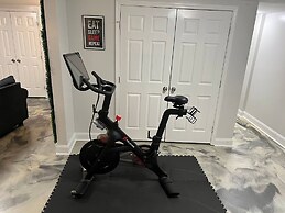 Lrg 5BR 5BA Home w 10 Beds Pool Hottb Gamerm2