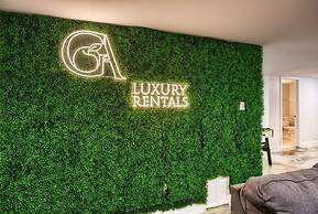 Lrg 5BR 5BA Home w 10 Beds Pool Hottb Gamerm2