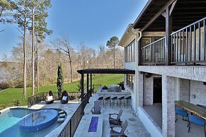 7BR Lakefront Haven Pool Hot Tub Gated 4acres