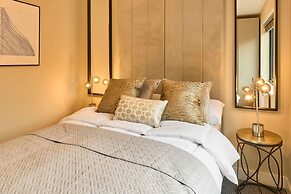 Host Stay Chic Townhouse by the Docks