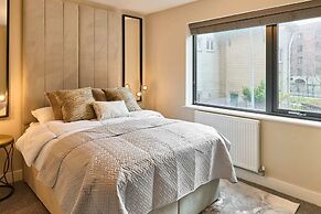 Host Stay Chic Townhouse by the Docks