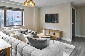 Host Stay Chic Townhouse by the Docks