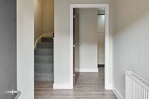 Host Stay Chic Townhouse by the Docks