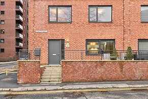 Host Stay Chic Townhouse by the Docks