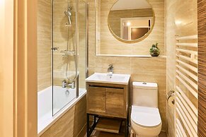 Host Stay Chic Townhouse by the Docks