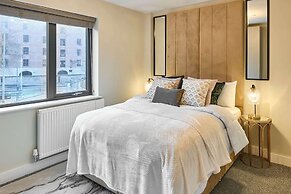 Host Stay Chic Townhouse by the Docks