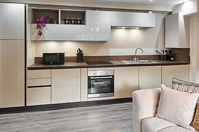 Host Stay Chic Townhouse by the Docks