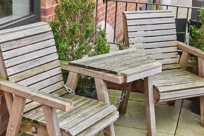 Host Stay Chic Townhouse by the Docks