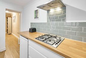 Host Stay Garden Flat