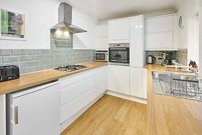 Host Stay Garden Flat