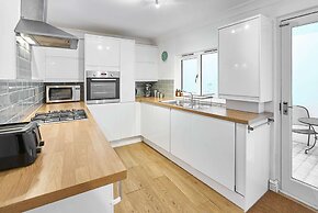 Host Stay Garden Flat