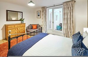 Host Stay Garden Flat