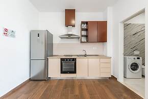 Spacious Apartment by the Beach - Tulipani