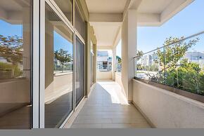 Spacious Apartment by the Beach - Tulipani