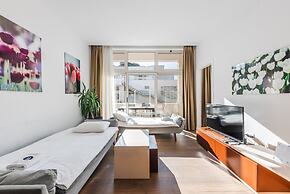 Spacious Apartment by the Beach - Tulipani