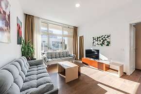 Spacious Apartment by the Beach - Tulipani