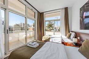 Spacious Apartment by the Beach - Tulipani