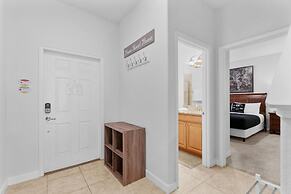 Amazing 4bdr Near Parks w Pool