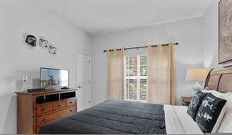 Amazing 4bdr Near Parks w Pool