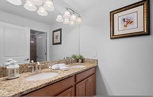 Amazing 4bdr Near Parks w Pool